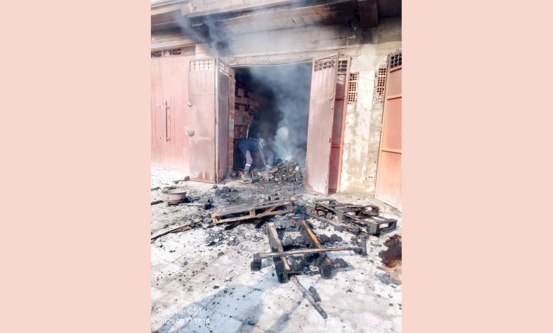 3 femmes secourues dans un entrepôt en feu