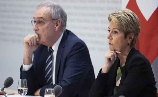 Un appel téléphonique a-t-il ruiné trois mois de négociations ? La Suisse dans la tourmente tarifaire face aux États-Unis