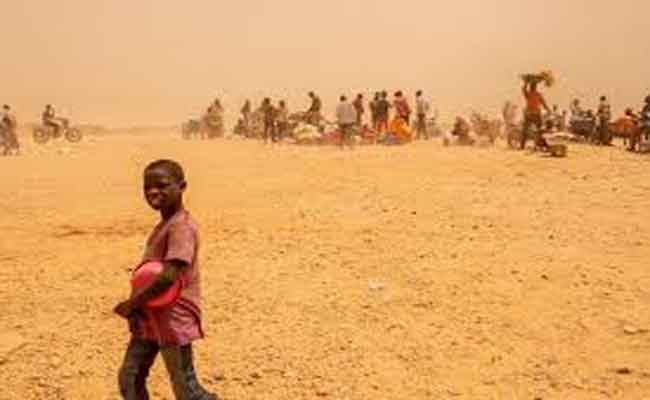 En plein été brûlant, les généraux expulsent et abandonnent des milliers de migrants africains dans le désert sans eau ni nourriture