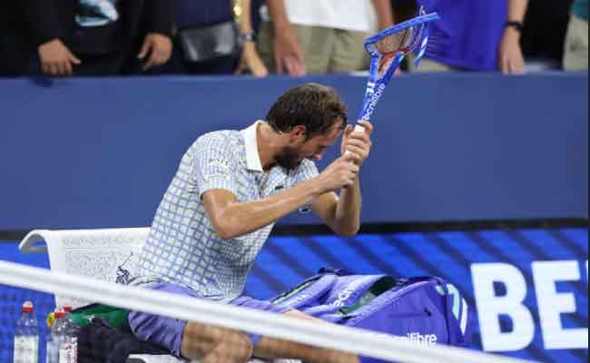 US Open : Daniil Medvedev éliminé après un incident spectaculaire avec un photographe
