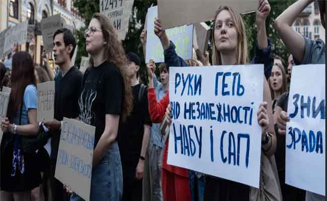 Ukraine : le Parlement contraint de réviser une loi anticorruption controversée