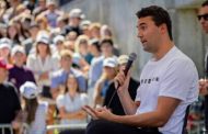 États-Unis : Charlie Kirk, figure conservatrice, abattu à l’Université de l’Utah Valley – Trump ordonne les drapeaux en berne