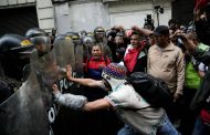 Pérou : la rue contre Boluarte, violences et colère sociale à Lima