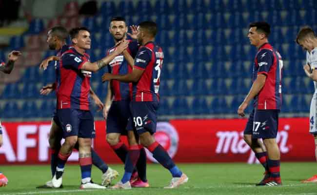 Crotone placé sous administration judiciaire : le football italien rattrapé par l’ombre de la mafia