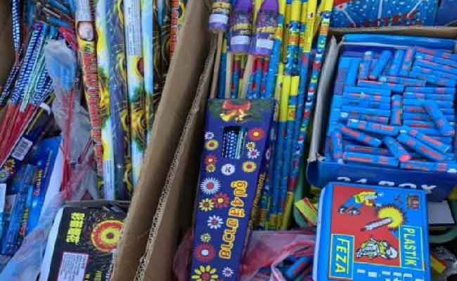 Saisie massive de 109 500 pétards et feux d'artifice à Oran