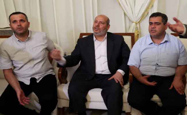 Khalil al-Hayyah échappe à la frappe israélienne et assiste aux funérailles de son fils