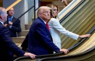 Anomalie ou sabotage? La visite de Donald et Melania Trump à l’ONU perturbée par un escalator – La Maison-Blanche monte au créneau