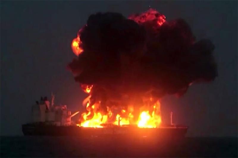 Explosion d’un méthanier au large du Yémen : deux marins portés disparus, la piste d’un projectile évoquée