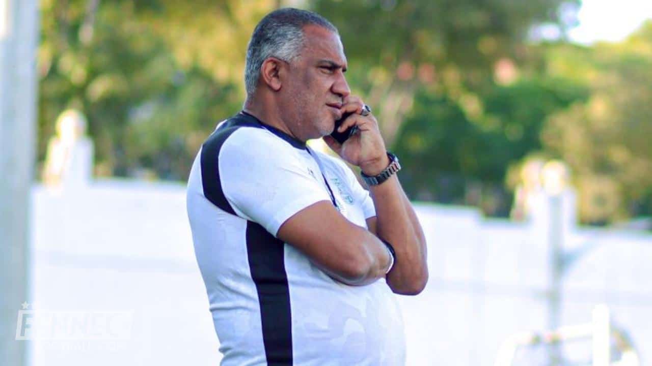 ES Mostaganem : Leknaoui explose – “Il appelle mes joueurs derrière mon dos, c’est de la honte !”