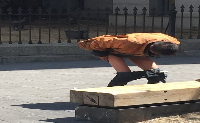 Le slogan de “l’Algérie nouvelle” : « Remonte ton pantalon, papa, il n’y a pas d’eau. »