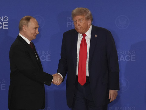 Trump reporte sa rencontre avec Poutine : « pas de discussions pour rien »
