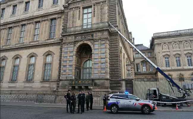 Braquage au Louvre : l’État est-il impuissant face au vol du patrimoine français ?