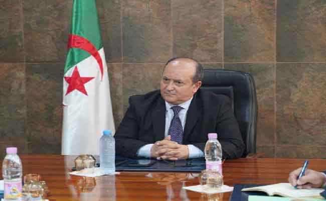 Sifi Ghrieb préside une réunion consacrée à l'examen du budget 2023, énergies renouvelables et eau potable