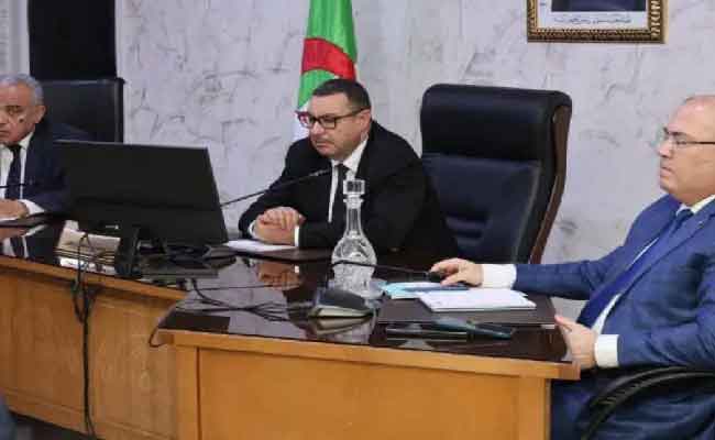 Le ministre Saïd Saïoud supervise une réunion sur l’avancement de la numérisation