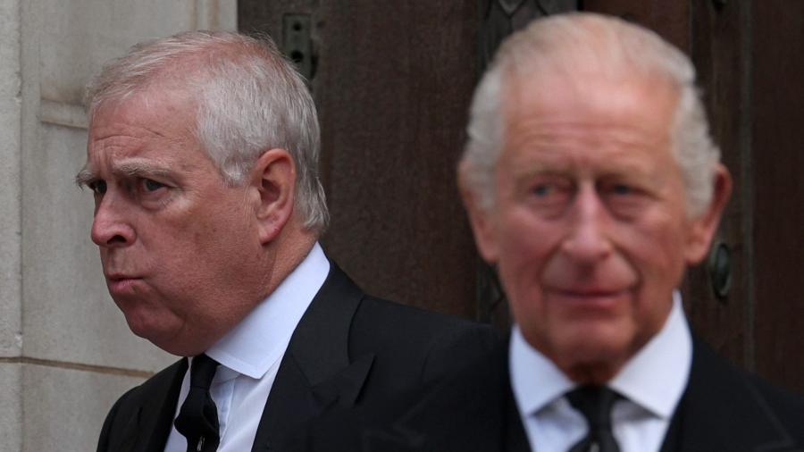Royaume-Uni : le prince Andrew renonce à ses titres royaux sur fond de scandale Epstein