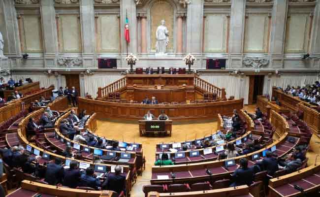 Portugal : Le Parlement adopte en première lecture l’interdiction du voile intégral dans l’espace public