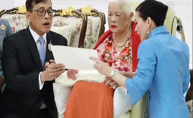 Sirikit, la reine mère de Thaïlande, s’éteint à 93 ans : un an de deuil décrété par le roi