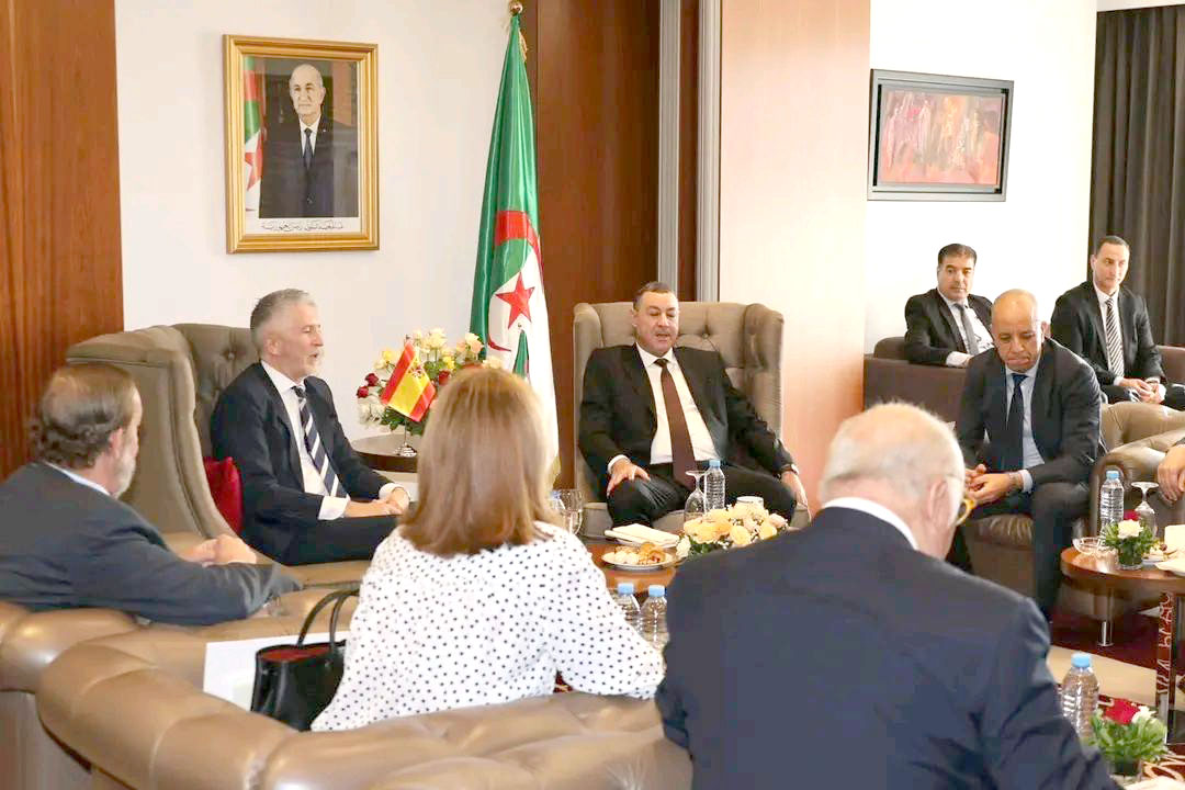 La coopération Algérie-Espagne : lutte contre la migration clandestine et les réseaux de passeurs – qui protège qui réellement ?