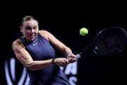 Choc aux WTA Finals : L’Américaine Amanda Anisimova fait tomber Iga Swiatek et s’invite en demi-finale !