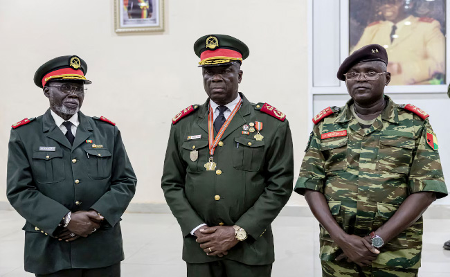 Coup d’État en Guinée-Bissau : l’Armée impose son Général à la tête de l’État, Embaló exfiltré vers Dakar — Le putsch le plus honteux de l’histoire africaine