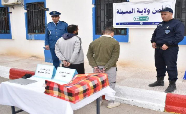 La police de M’sila arrête 2 individus pour le vol d’un ordinateur portable filmé et diffusé sur les réseaux sociaux