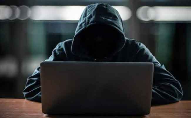 Démantèlement d’un réseau d’escroquerie en ligne à Médéa : faux vendeurs Fiat, vraies arnaques !