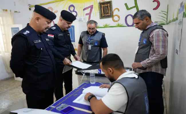 Irak : Début du vote anticipé pour les forces de sécurité et les déplacés avant les élections législatives