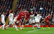Mac Allister claque une tête gagnante ! Liverpool dompte le Real 1-0 à Anfield, Courtois héroïque, Mbappé muet