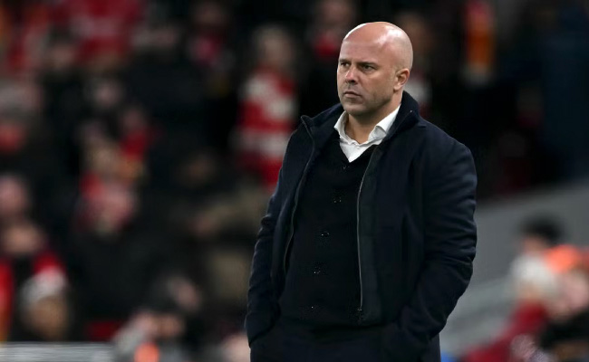 Slot sous pression : « Je vais continuer à me battre » alors que Liverpool sombre dans la crise