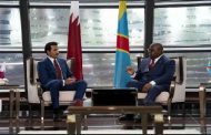 Félix Tshisekedi serre la main de l’émir du Qatar : quand le président s’allie au sponsor du M23