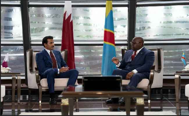 Félix Tshisekedi serre la main de l’émir du Qatar : quand le président s’allie au sponsor du M23