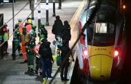 Angleterre : Attaque au couteau dans un train fait dix blessés, la police antiterroriste saisit l’enquête