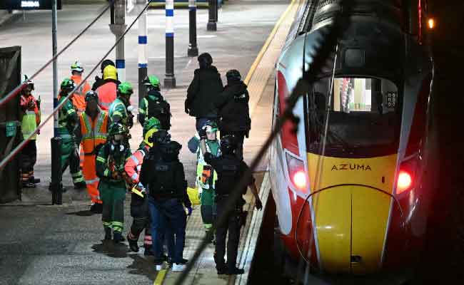 Angleterre : Attaque au couteau dans un train fait dix blessés, la police antiterroriste saisit l’enquête