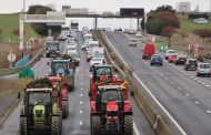 France – Sud-Ouest : la mobilisation des agriculteurs se poursuit sur les grands axes routiers