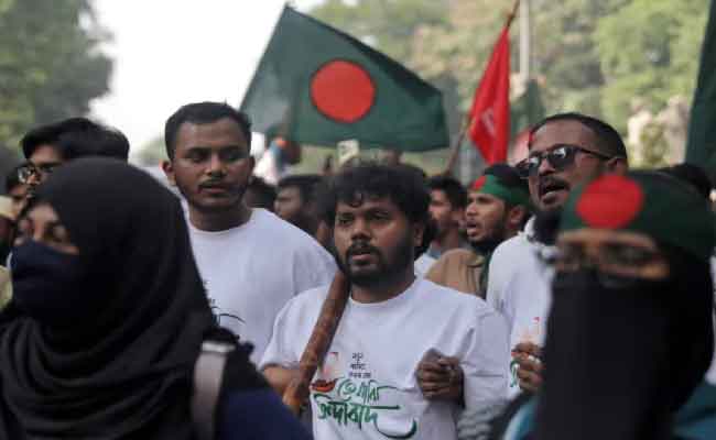 Bangladesh : Sharif Osman Hadi succombe à ses blessures, pourquoi sa mort met le pays à feu et à sang ?