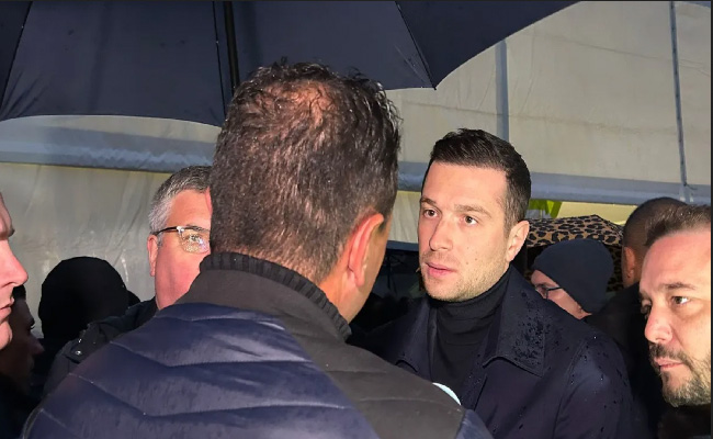 Œuf sur la tête en dédicace : Bardella attaqué par un retraité de 74 ans – la tartignolle comme nouvelle arme politique