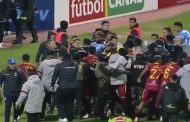 Bolivie : 17 cartons rouges, bagarre générale et gaz lacrymogènes – un quart de finale de Coupe totalement chaotique