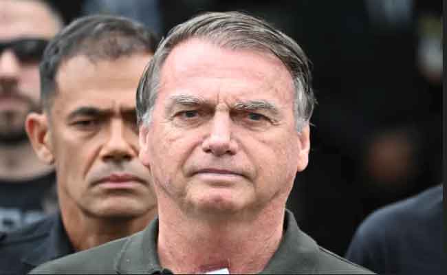 Brésil : L’ancien président brésilien Jair Bolsonaro opéré avec succès d’une double hernie, sous haute surveillance judiciaire
