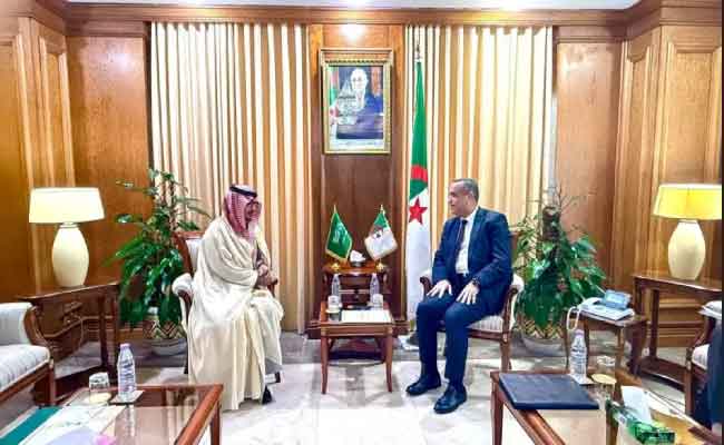 Mourad Adjal reçoit l’ambassadeur saoudien : l’Algérie, affaiblie par sa rente pétrolière, s’incline devant le leader OPEP Riyad et ses pétrodollars