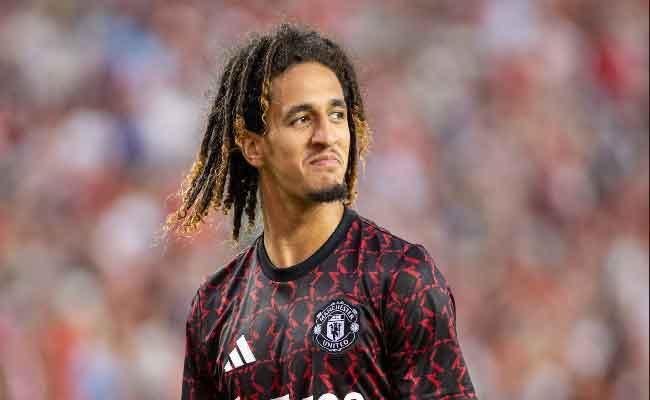 Hannibal Mejbri suspendu quatre matchs pour avoir craché sur des supporters de Leeds