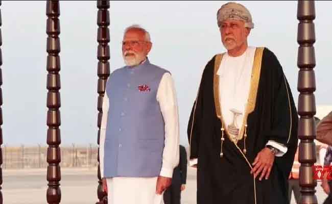 Narendra Modi arrive à Oman pour la dernière étape de sa tournée régionale