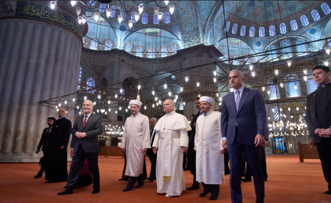 Le pape Léon XIV en Turquie : Mosquée bleue visitée, Sainte-Sophie délibérément évitée