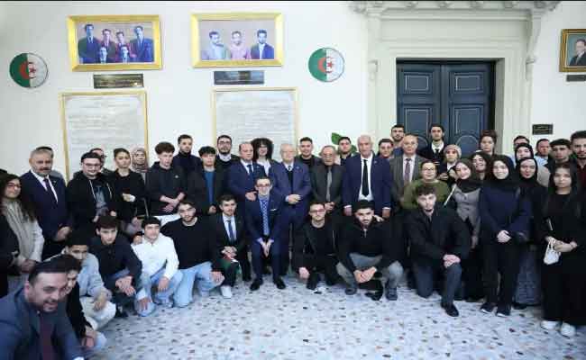 Rencontre entre Salah Goudjil et une délégation de la communauté algérienne à l'étranger dans le cadre de l'Université d'hiver