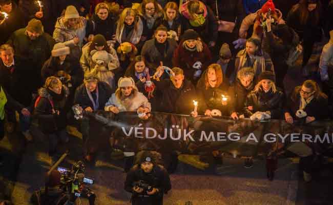 Crise majeure en Hongrie : Réseau de prostitution et violences dans un foyer d’État – La rue exige la démission de Viktor Orbán