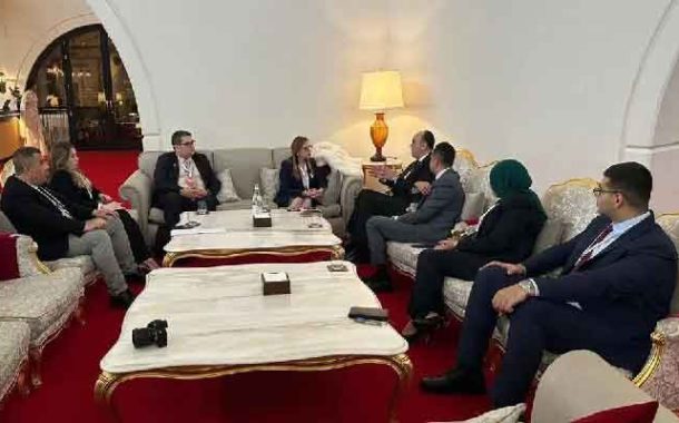 Doha : Salima Mousserati s'entretient avec Amr Adel Hosni sur la lutte anticorruption et l'intelligence artificielle