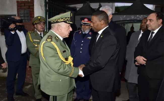 Saïd Chanegriha présente les condoléances de l’Algérie après le crash aérien fatal au Chef d’État-major libyen