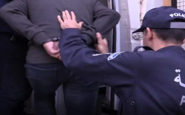 Arrestation d’un couple de trafiquants à Bouchaoui avec saisie de 1,6 kg de kif et armes blanches