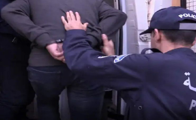 Arrestation d’un couple de trafiquants à Bouchaoui avec saisie de 1,6 kg de kif et armes blanches