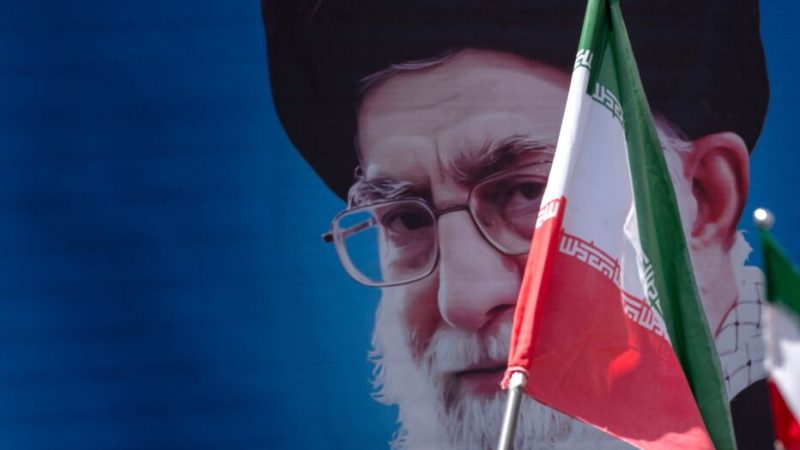L’ayatollah Khamenei dans un bunker souterrain : la crainte d’une attaque américaine grandit t elle ?