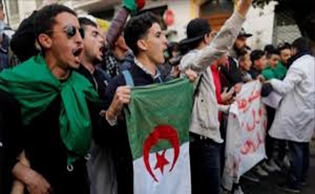 Le peuple algérien réclame une Algérie nationale, pas une Algérie vendue et corrompue !